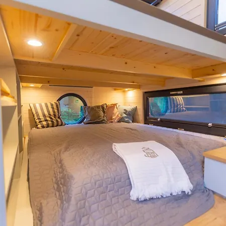 Tiny Seaside - Skarrev